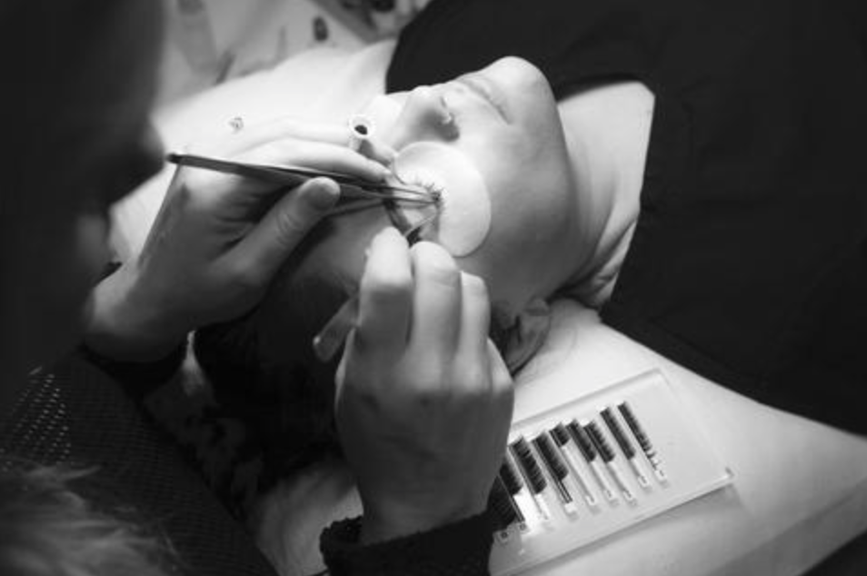 Say Goodbye to 9 Myths about Lash Extensions!