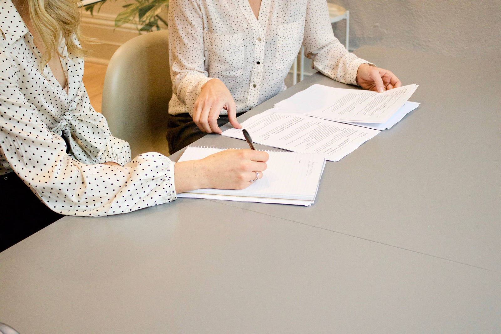 5 Items Every Lash Studio Employment Contract Should Have